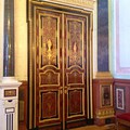 bohatě zdobeny jsou i všechny dveře v muzeu
